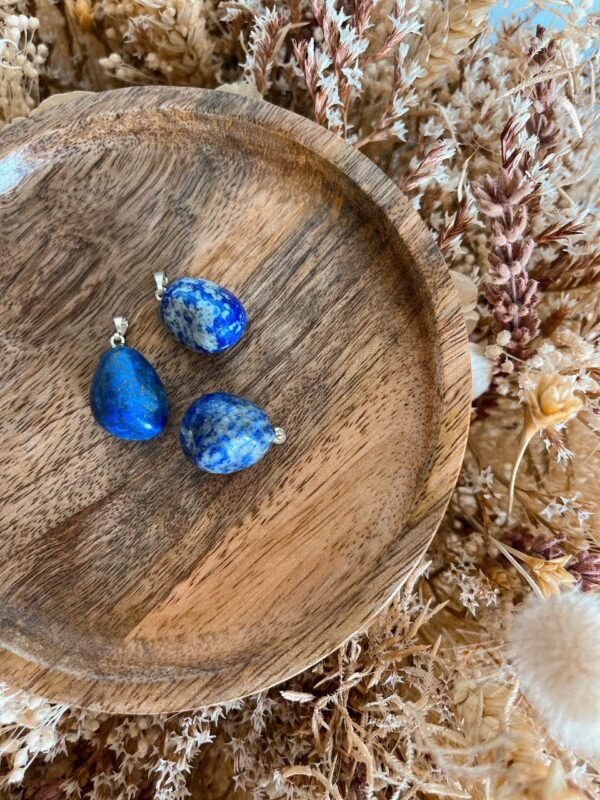 Lapis-lazuli -lapis lazuli - pierre naturelle - pendentif pierre naturelle - lithothérapie - vertus des pierres - spirituelle - spiritualité - hippie