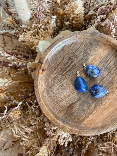 Lapis-lazuli -lapis lazuli - pierre naturelle - pendentif pierre naturelle - lithothérapie - vertus des pierres - spirituelle - spiritualité - hippie