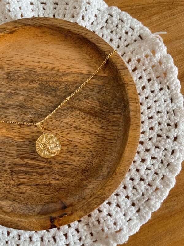 Collier - collier acier inoxydable doré - collier soleil - collier lune - spiritualité - bijoux spirituels - pierre naturelle - lithothérapie - vertus des pierres - style hippie - bohème - hippie