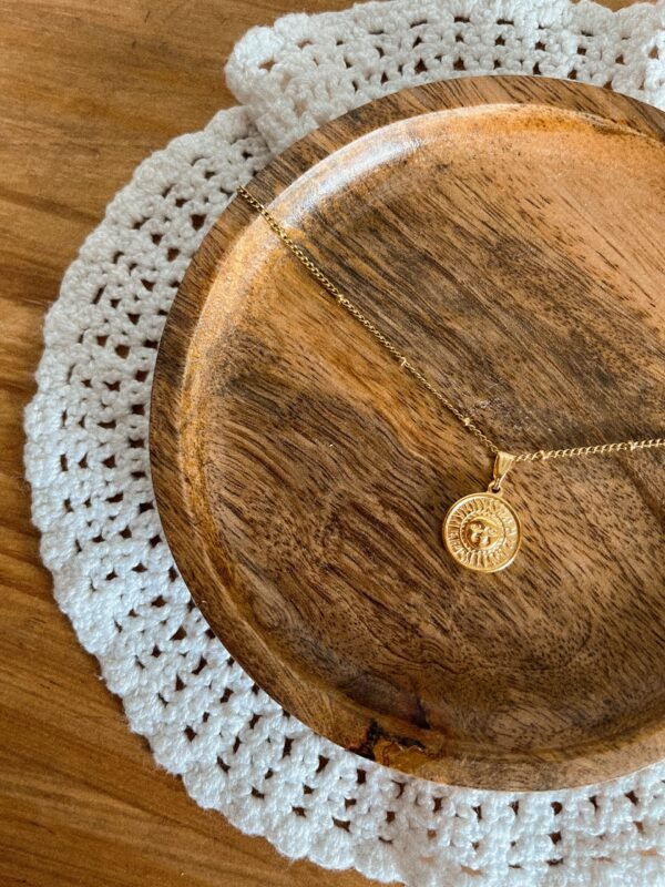 Collier - collier acier inoxydable doré - collier soleil - collier lune - spiritualité - bijoux spirituels - pierre naturelle - lithothérapie - vertus des pierres - style hippie - bohème - hippie