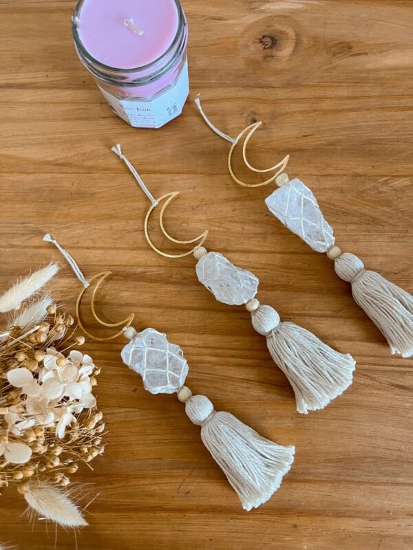 Décoration murale - suspension - suspension pierre naturelle - cristal de roche - décoration murale cristal de roche - wild louve - décoration - décoration bohème - bohème - boho - hippie - lithothérapie -