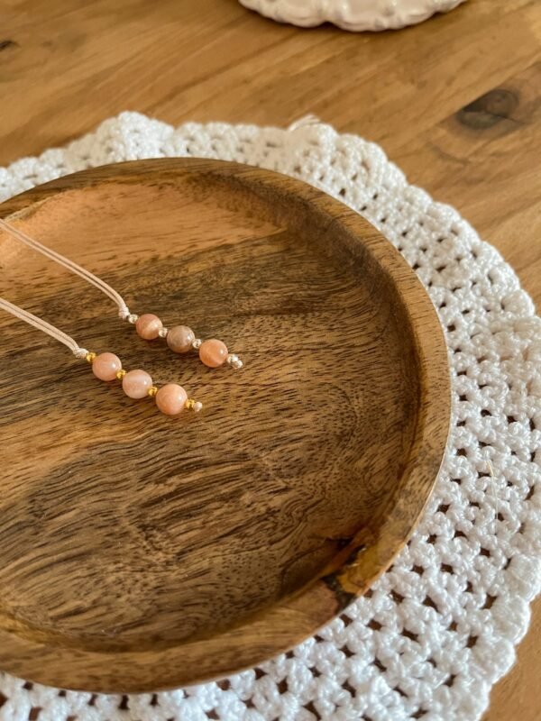 Bijou de téléphone - bijoux de téléphone - bijoux de sac -suspension - porte clés - pierre naturelle - pierre de soleil - lithothérapie - pierre naturelle pierre de soleil - pierre précieuse - wild louve - hippie - bohème