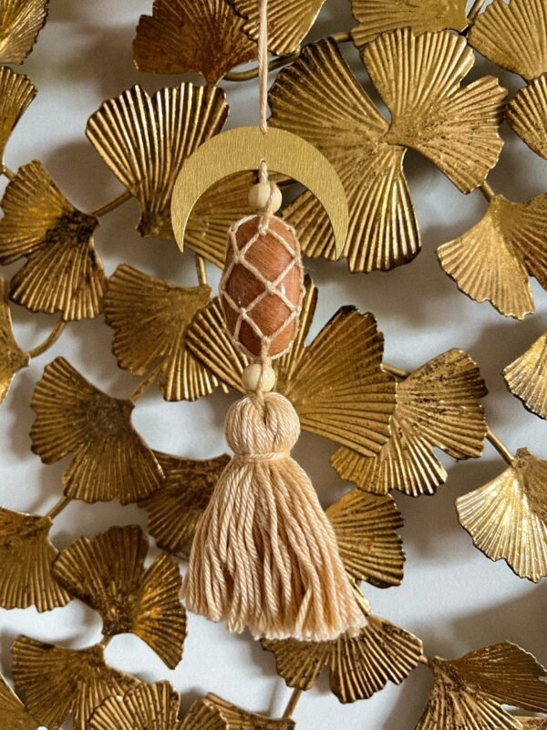 Décoration murale - suspension - suspension pierre naturelle - pierre de lune - décoration murale pierre de lune - wild louve - décoration - décoration bohème - bohème - boho - hippie - lithothérapie - pierre naturelle - idée cadeau