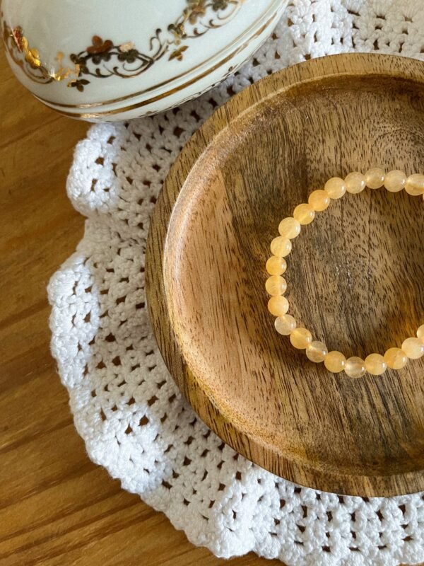 Bracelet aventurine jaune - bracelet boule - bracelet boule aventurine jaune - aventurine jaune - pierre naturelle - pierre aventurine jaune - pierre naturelle aventurine jaune - bracelet pierre - bracelet lithothérapie - lithothérapie - vertus des pierres - bienfaits des pierres - hippie - spirituel - spiritualité - bijoux spirituels