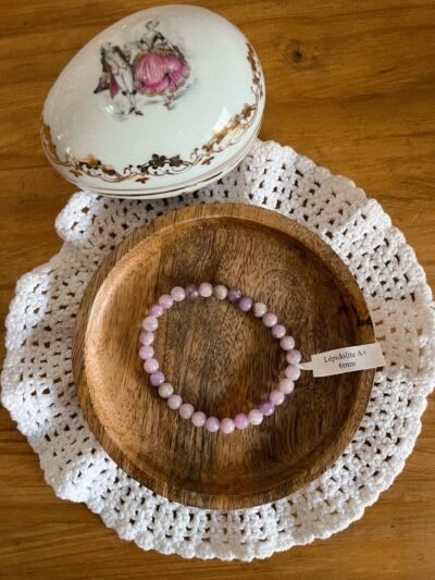Bracelet lépidolite - bracelet boule - bracelet boule lépidolite - lépidolite - pierre naturelle - pierre lépidolite - pierre naturelle lépidolite - bracelet pierre - bracelet lithothérapie - lithothérapie - vertus des pierres - bienfaits des pierres - hippie - spirituel - spiritualité - bijoux spirituels