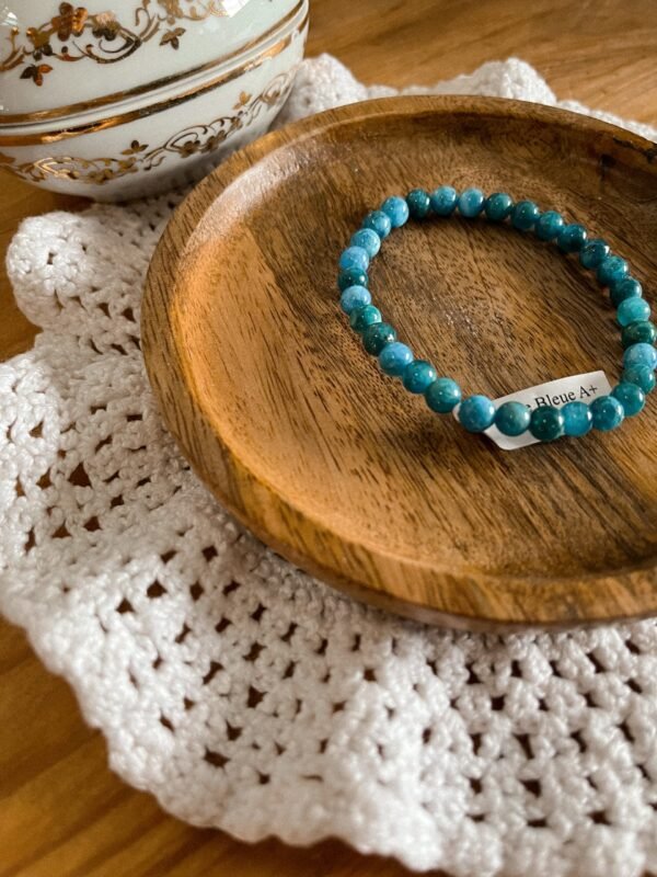 Bracelet apatite bleue - apatite bleue - pierre naturelle - pierre apatite bleue - pierre naturelle apatite bleue - bracelet pierre - bracelet lithothérapie - lithothérapie - vertus des pierres - bienfaits des pierres - hippie - spirituel - spiritualité - bijoux spirituels