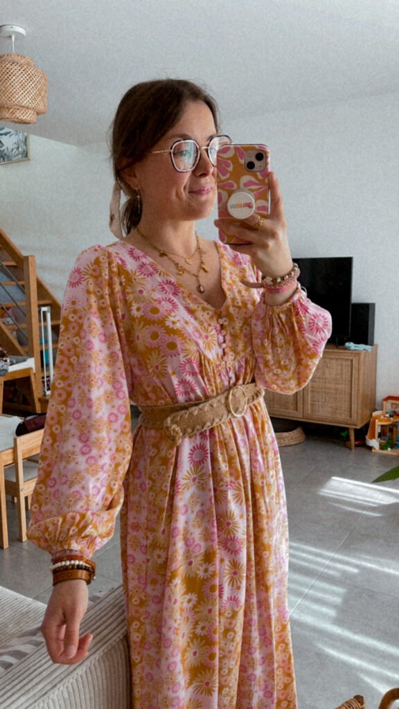 Hippie - style de vie hippie - bohème - anti conformiste - vivre hippie - être hippie - bijoux hippie - bracelet hippie - bracelet bohème - style de vie bohème - bohème chic - Wild louve - hipster - hyggie - pierre naturelle - van life - van - vie minimaliste - vêtement hippie