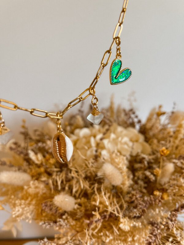 Collier charm - collier cristal de roche - cristal de roche - collier ocean - cocoquillage cauri - collier coquillage - charms - collier personnalisé - collier acier inoxydable - chaîne acier inoxydable - Wild louve - collier Wild louve - collier été