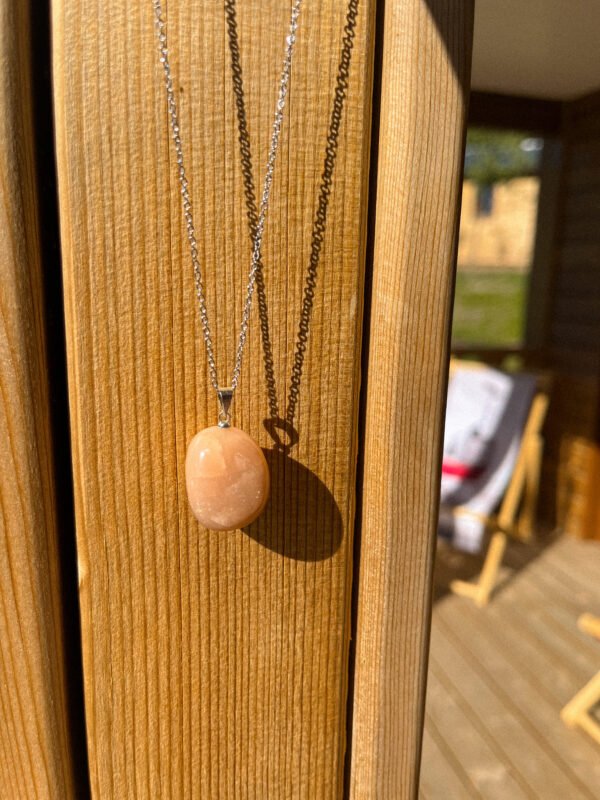 Pierre de lune - pendentif - pierre naturelle - collier pierre - pierre énergétique - bijou pierre - bijou pierre naturelle - collier pierre de lune